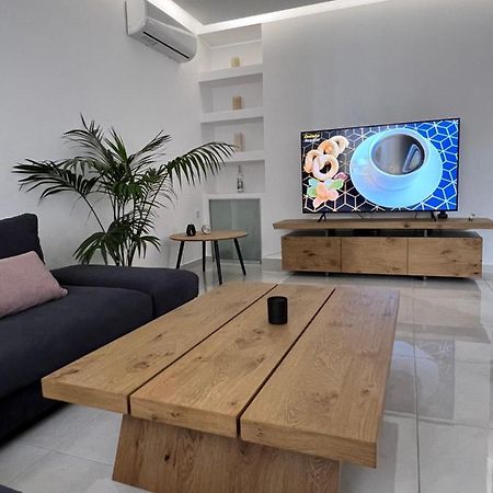 Modern Apartment Close To Airport With Gym And Bbq Heraclión Exterior foto