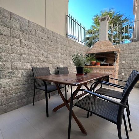 Modern Apartment Close To Airport With Gym And Bbq Heraclión Exterior foto