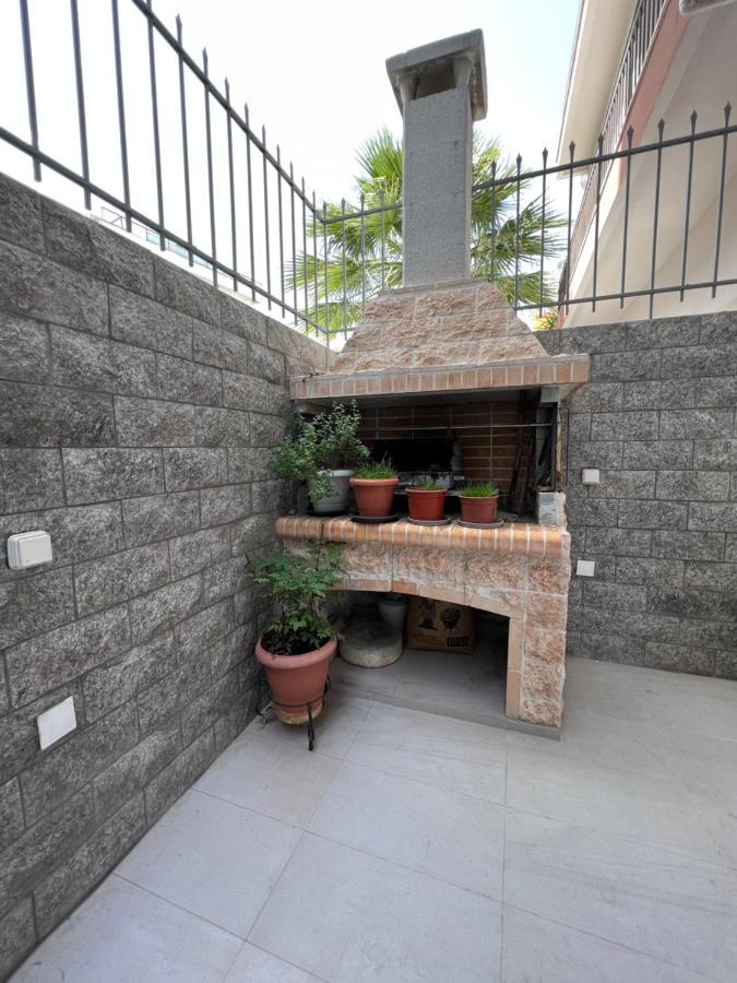 Modern Apartment Close To Airport With Gym And Bbq Heraclión Exterior foto