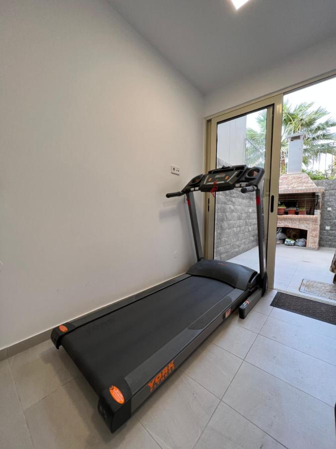 Modern Apartment Close To Airport With Gym And Bbq Heraclión Exterior foto